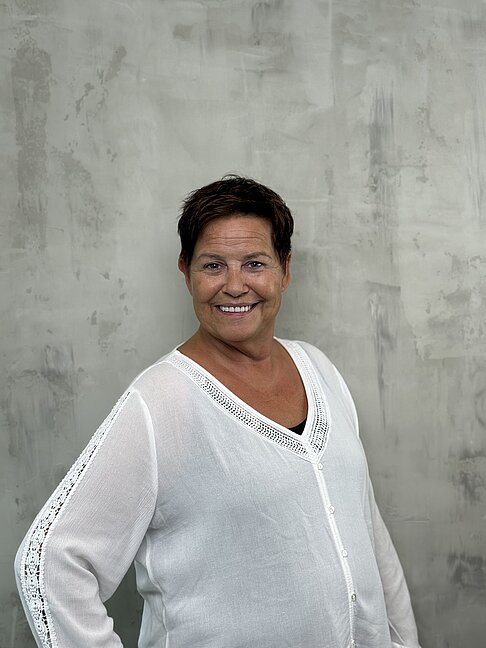 Porträt von Manuela Hörsken, Geschäftsführerin, Pflegedienstleitung und Praxisanleiterin beim Pflegeteam Hörsken.