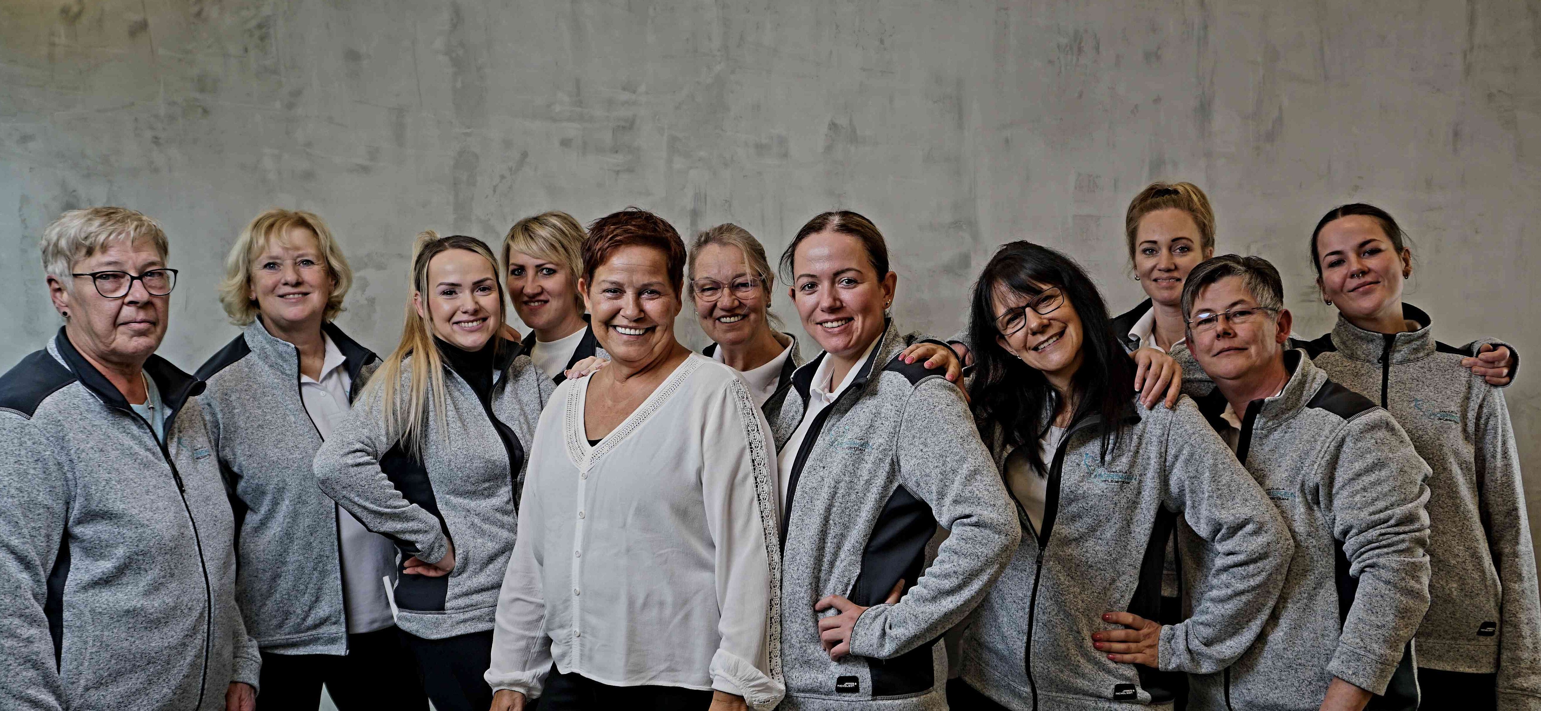 Das Team des Pflegeteams Hörsken gemeinsam auf einem Gruppenfoto.